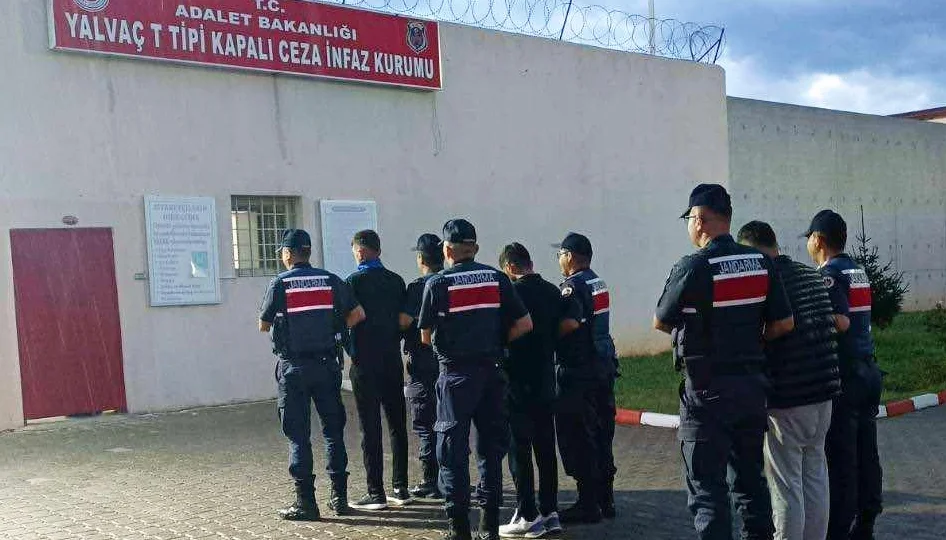 Isparta’da uyuşturucu operasyonu: 3 şüpheli tutuklandı ISPARTA – BHA Isparta İl Jandarma Komutanlığı ekipleri, sorumluluk bölgesinde