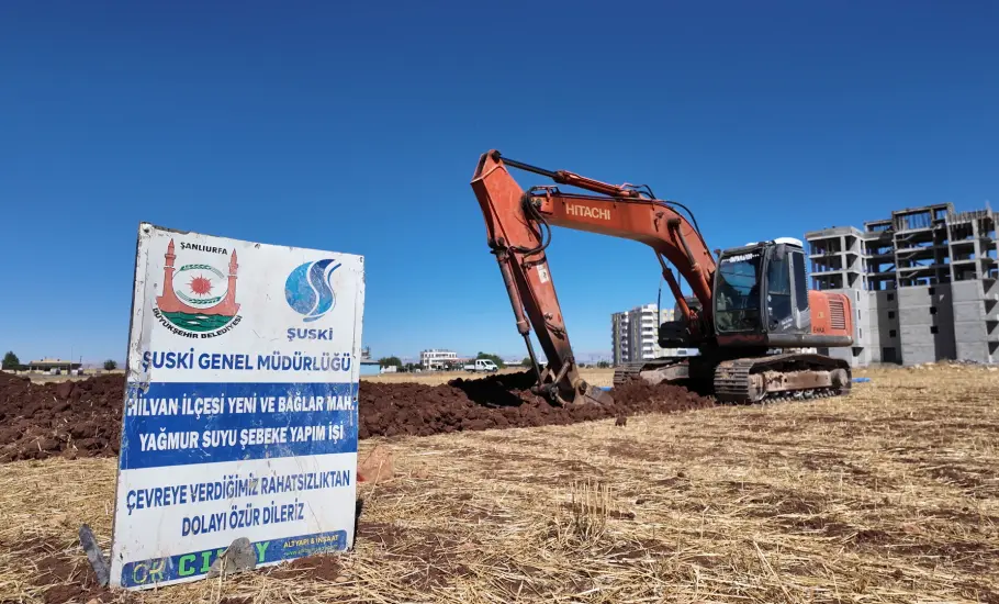 ŞUSKİ’den Hilvan’da yeni yerleşim bölgelerine altyapı hamlesi ŞANLIURFA – BHA Şanlıurfa Büyükşehir Belediyesi, kent genelinde altyapı hizmetlerinin