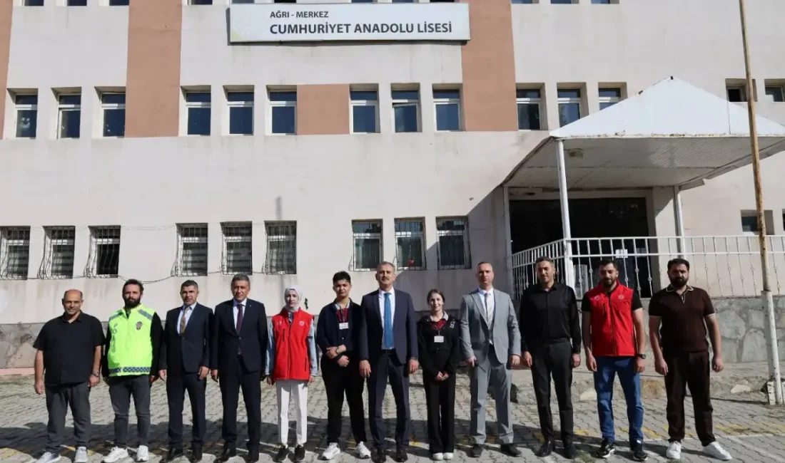 Ağrı Valisi Bozkurt’tan okullarda güvenlik ve temizlik incelemesi Servet ARSLAN / BHA Vali Dr. Önder Bozkurt, İl Millî