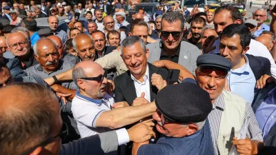 KARS – BHA  Kars Hayvan Pazarı’nda üreticilerin sorunlarını dinleyen Özel, ardından kent