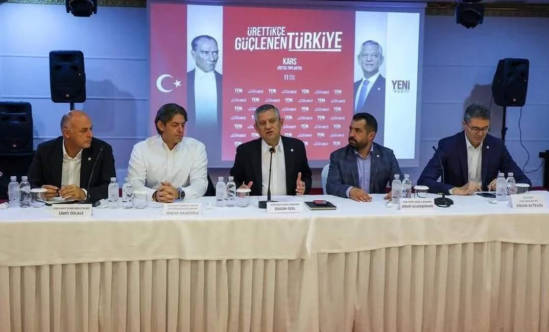 Yeni Parti Genel Başkanı Özgür Özel, Kars ziyaretleri kapsamında hayvan