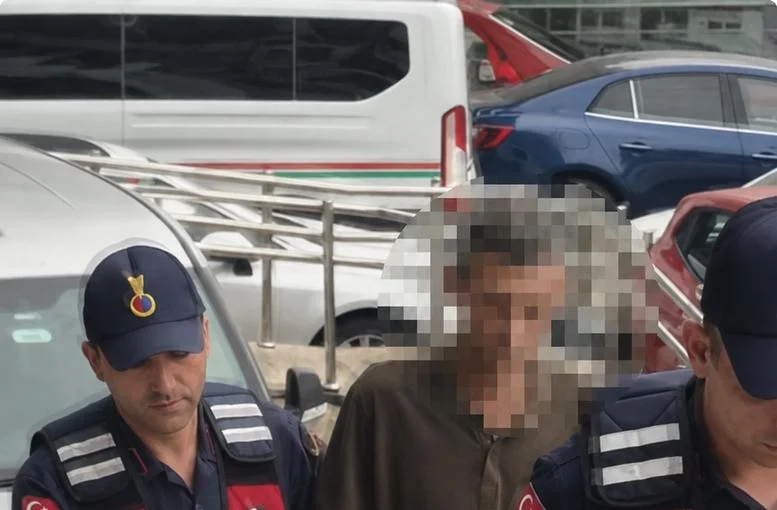 Zonguldak’ta kızlarını zincirleyen anne ve baba tutuklandı ZONGULDAK – BHA Zonguldak’ın Elvanpazarcık beldesi Cumhuriyet Mahallesi’nde, 17 yaşındaki