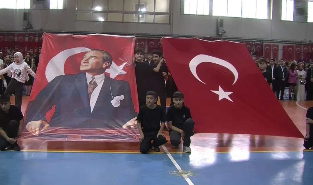 Şanlıurfa’da 29 Ekim Cumhuriyet Bayramı coşkuyla kutlandı ŞANLIUFRA – BHA Törene Kaymakam Mehmet Fatih Çakal, protokol üyeleri,