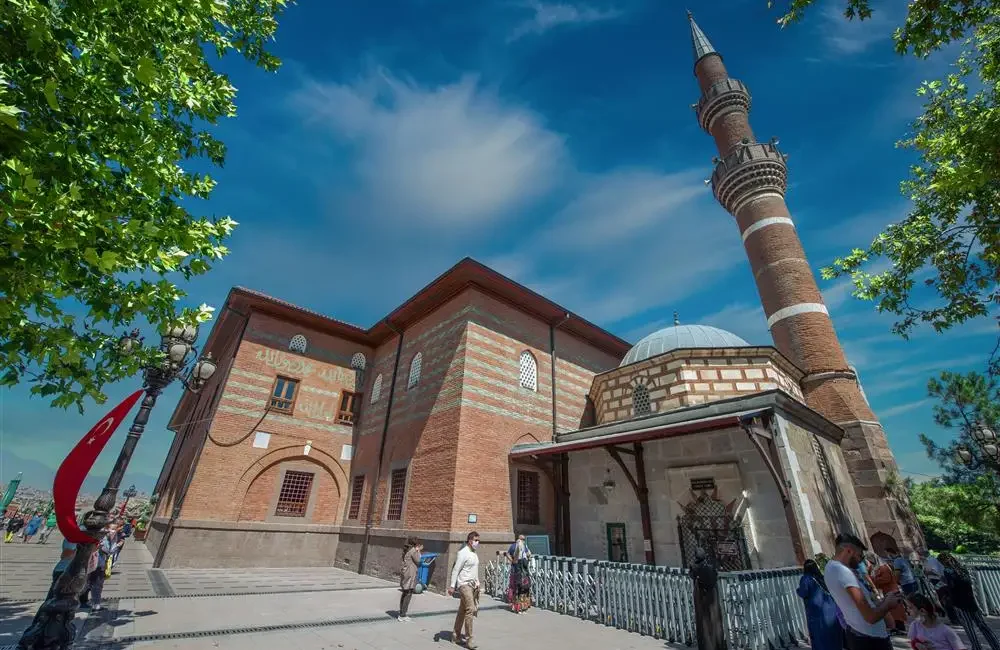 Hacı Bayram Veli Camii ve Türbesi ANKARA – BHA Ankara’nın simge yapılarından Hacı Bayram Veli Camii
