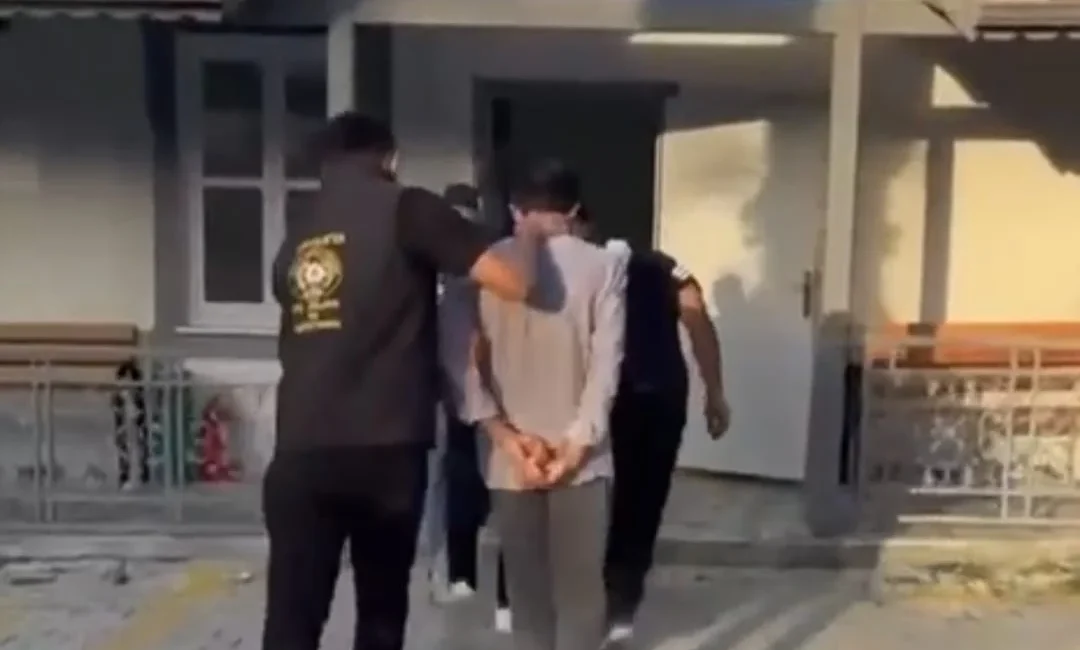 Konteyner kentte 60 bin liralık kablo hırsızlığı: 5 gözaltı Gözaltına alındılarHatay’ın Antakya ilçesindeki Saraycık Mahallesi Fatih Konteyner Kent’te trafodan
