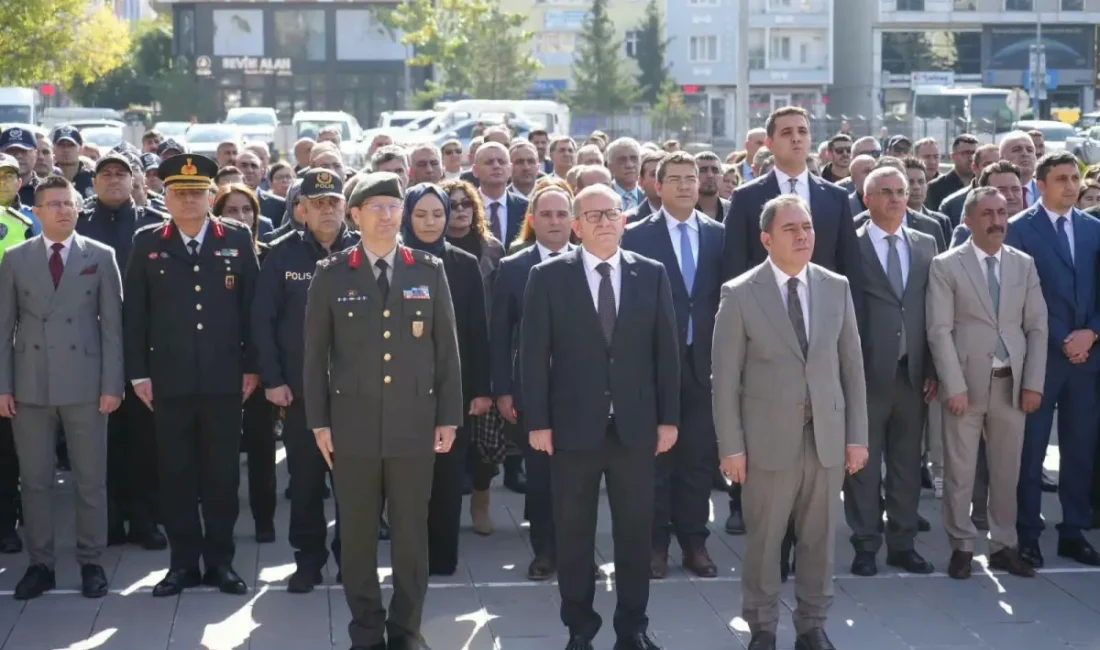 Atatürk’ün Kars’a gelişinin 102. yılı törenlerle kutlandı KARS – BHA Gazi Mustafa Kemal Atatürk’ün Kars’a gelişinin 102.