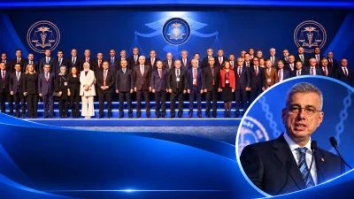 Sağlık Bakanı Memişoğlu, programda yaptığı konuşmada “Sağlığın ve adaletin merkezinde