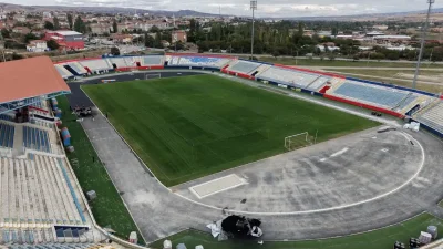 Kırıkkale Başpınar Stadyumu’nda yenileme sürüyor KIRIKKALE – BHA Kırıkkale’nin spor tesislerinden Başpınar Stadyumu’nda yürütülen yenileme