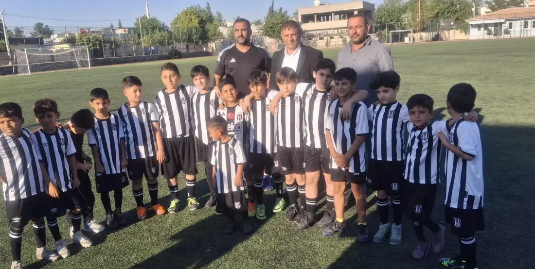 BJK Spor Okulu Şanlıurfa’da kapılarını açtı ŞANLIURFA – BHA İlçede çocukları sporla buluşturmak ve futbol alanında