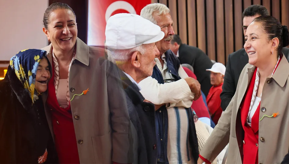 Burdur’da yaşlılar günü’nde yüzler güldü BURDUR – BHA Burdur Cumhuriyet Meydanı’nda gerçekleştirilen programda, yaşlı vatandaşların