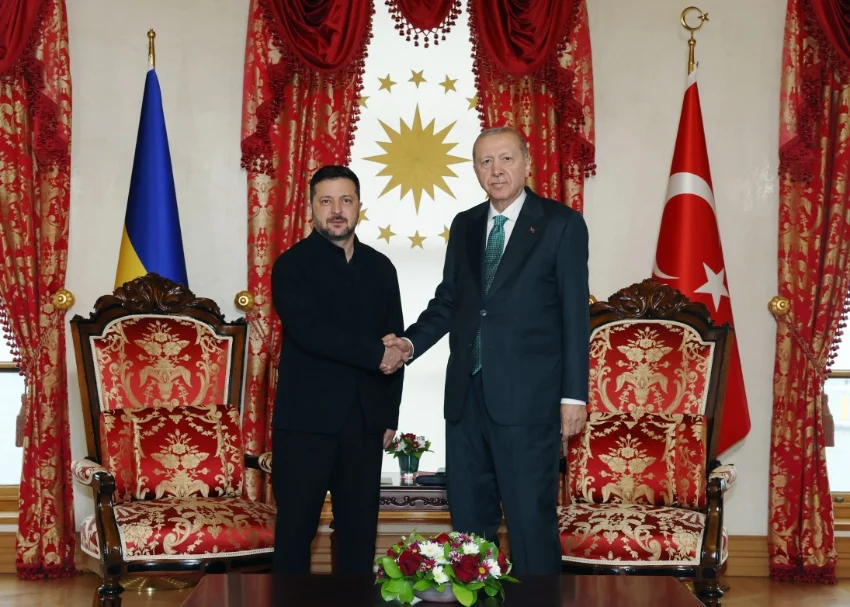 Cumhurbaşkanı Erdoğan, Zelenskiy ile Dolmabahçe’de bir araya geldi ANKARA – BHA Gerçekleştirilen görüşme, Cumhurbaşkanlığı Dolmabahçe Çalışma Ofisi’nde yapıldı.