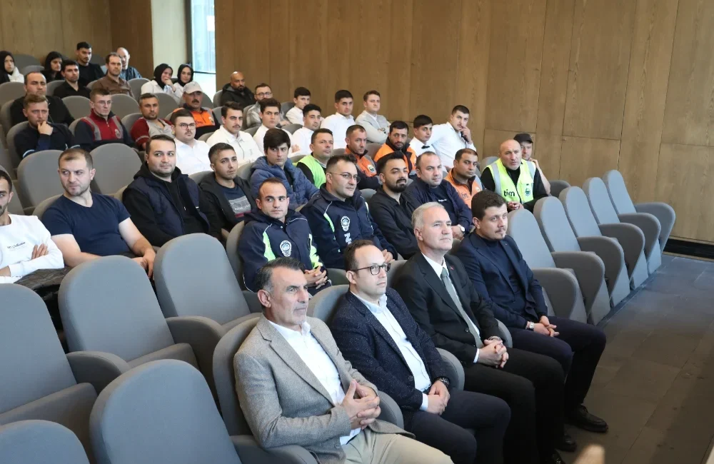 İnegöl Belediyesi’nde 122 personele yalın yönetim eğitimi BURSA – BHA Bursa’nın İnegöl ilçesinde belediye bünyesinde göreve yeni