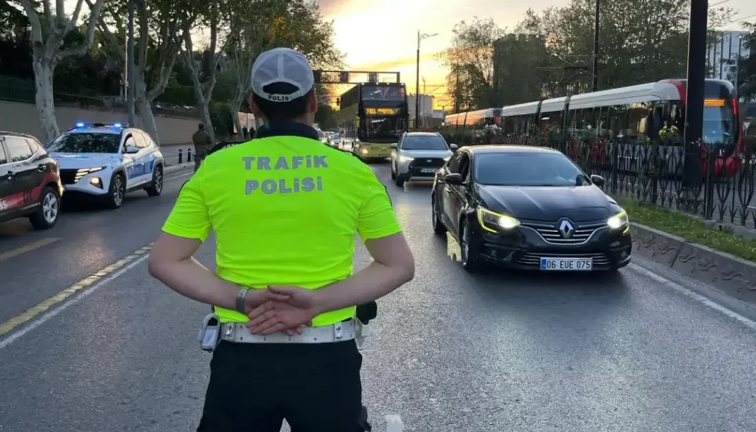 İstanbul’da Cumhuriyet Bayramı nedeniyle bazı yollar kapanacak İSTANBUL – BHA İstanbul’da Cumhuriyet’in 103’üncü yıl dönümü kapsamında düzenlenecek