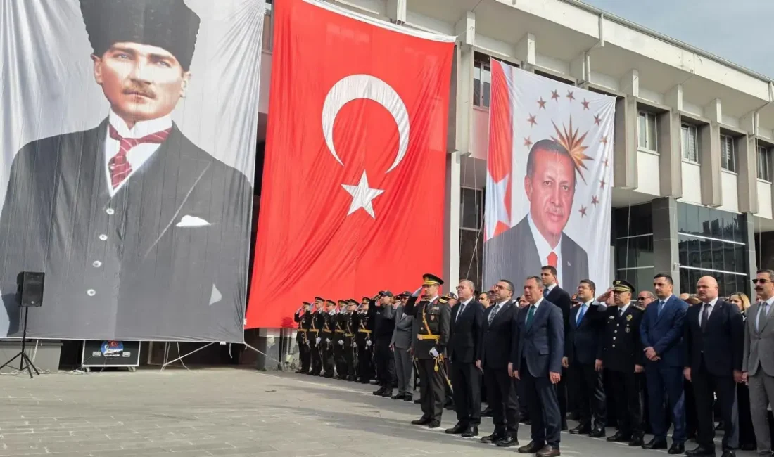 Kars’ta Cumhuriyet Bayramı’nın 103. yıl çelenk töreniyle başladı KARS – BHA Vali Ziya Polat, Milletvekili Adem Çalkın, Garnizon