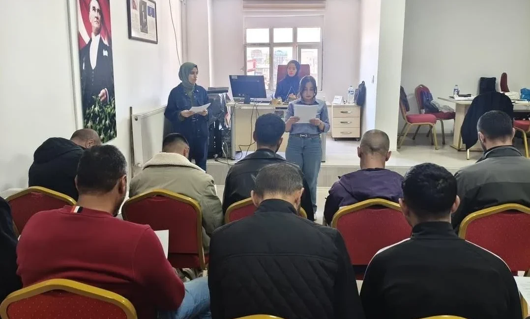 Kars’ta denetimli serbestlik yükümlülerine yönelik psikolojik danışma çalışması KARS – BHA Kars Denetimli Serbestlik Müdürlüğü bünyesinde, yükümlülerin psikososyal