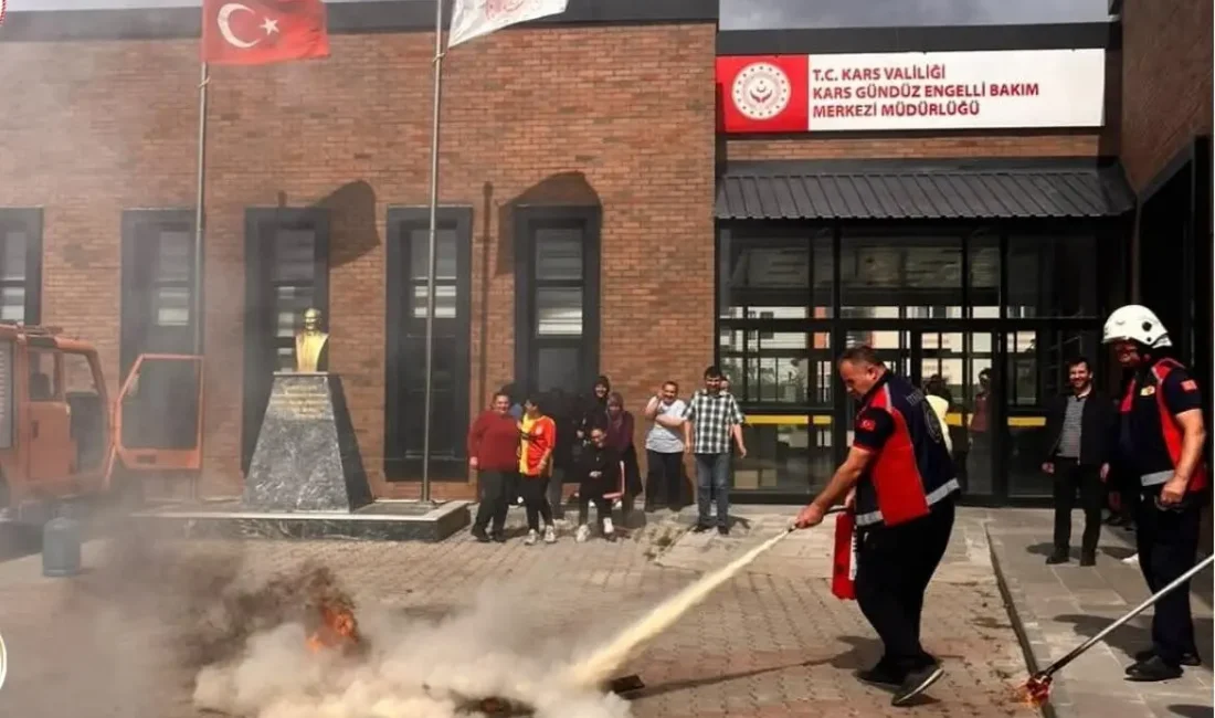 Kars’ta engelli bireylere yangın eğitimi KARS – BHA Kars Gündüz Engelli Bakım Merkezi Müdürlüğü’nden hizmet