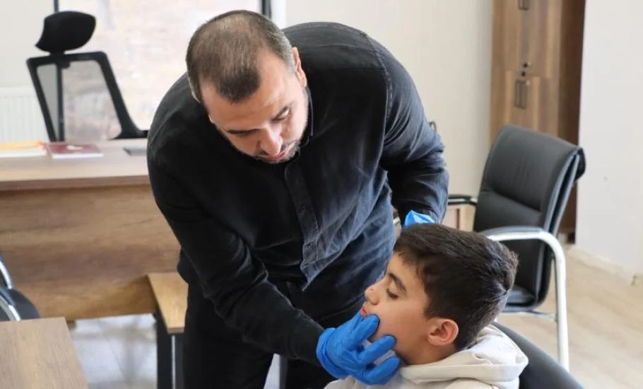 Minik kalplere dokunan merkezde eğitim, terapi ve karanlık oda desteği bir arada ŞANLIURFA – BHA Şanlıurfa Büyükşehir Belediyesi Sosyal Hizmetler Daire Başkanlığı