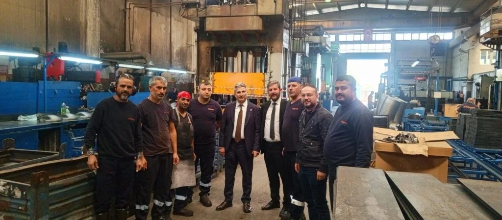 Özçelik-İş yönetiminden İzmir ve Manisa’daki işçilere ziyaret İZMİR – BHA Özçelik-İş Sendikası Genel Başkan Yardımcısı Ahmet Çolak,