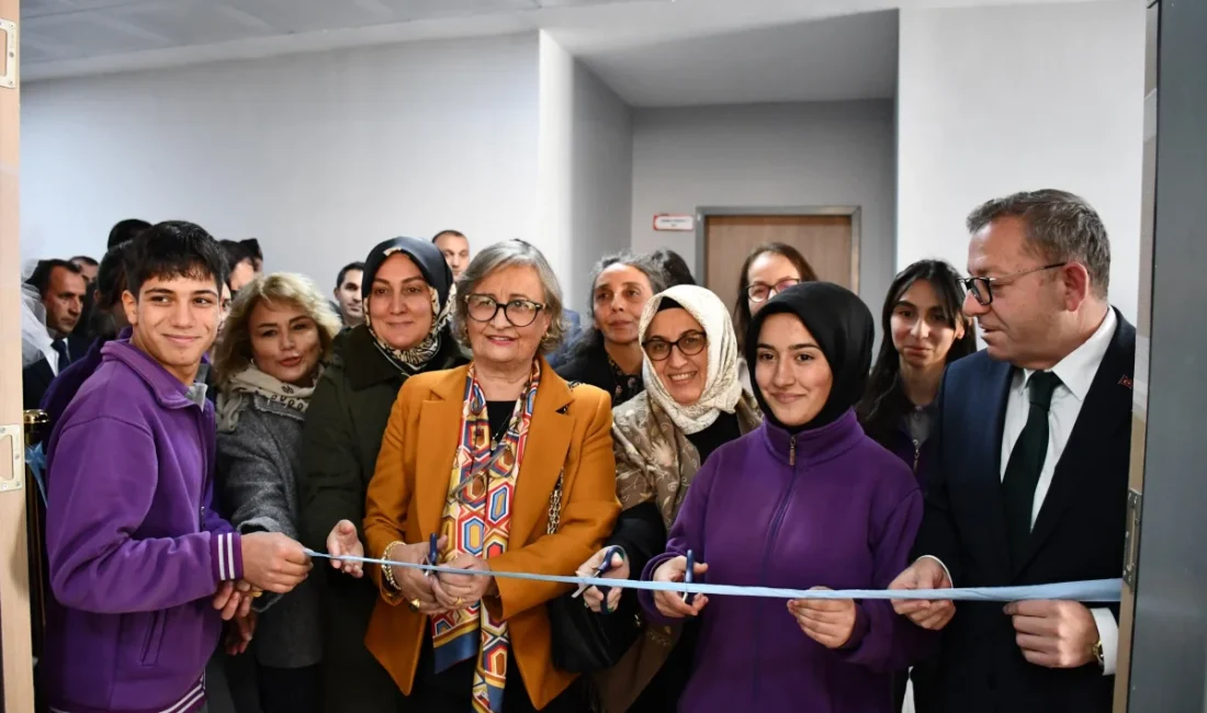Sarıkamış Fen Lisesi’nde “Yaşayan Kütüphane” törenle hizmete açıldı KARS – BHA Kars’ın Sarıkamış ilçesinde öğrencilerin eğitim hayatına katkı