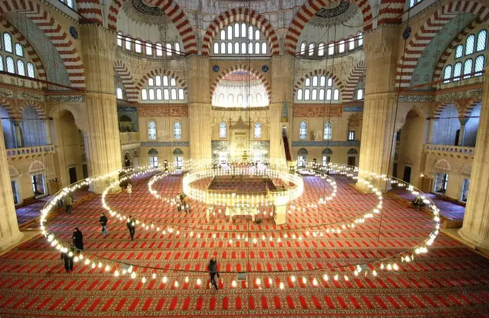 Selimiye Camii ve Külliyesi, tarihin izlerini yaşatıyor EDİRNE – BHA Osmanlı mimarisinin en önemli eserleri arasında yer