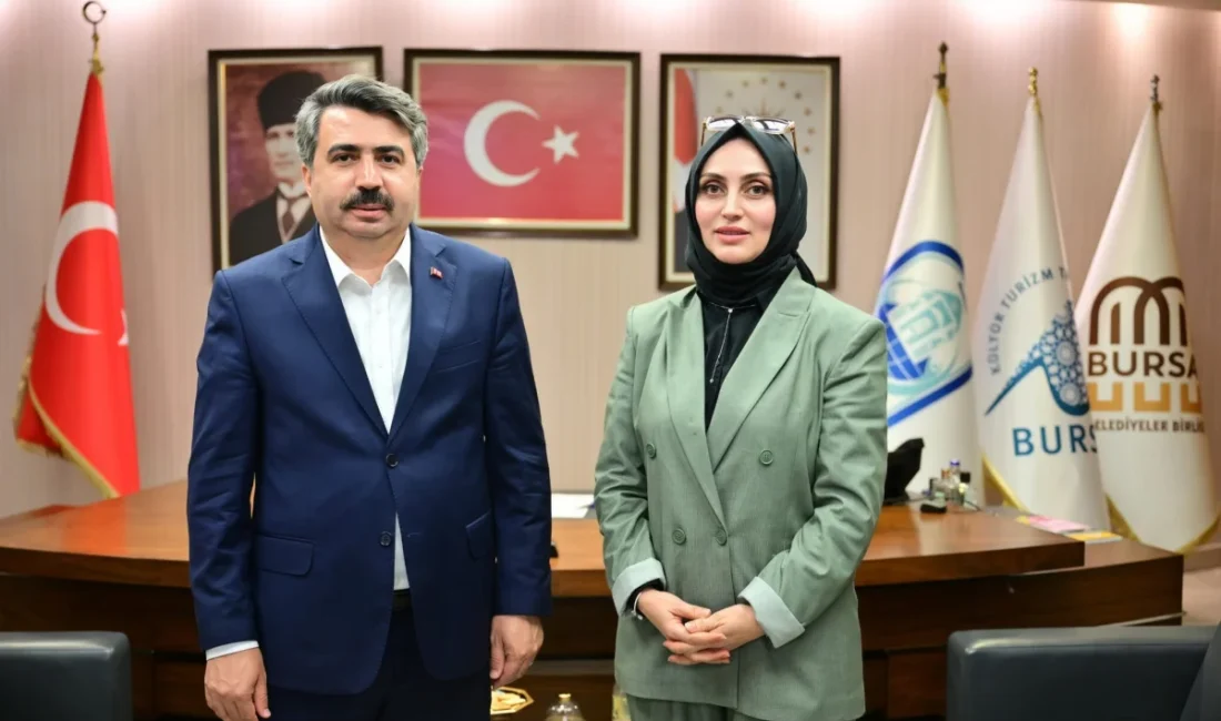 TİMBİR Yurtdışı Kültürel Diplomasi Koordinatörü İpek Yiğit’ten Yıldırım Belediye Başkanı Oktay Yılmaz’a ziyaret BURSA – BHA Gerçekleştirilen ziyarette, medyanın aile yapısı, kadınlar ve